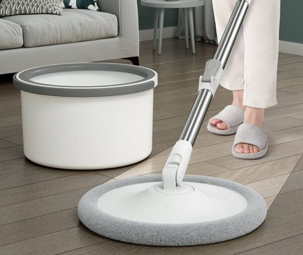 Smart mop to separate water
